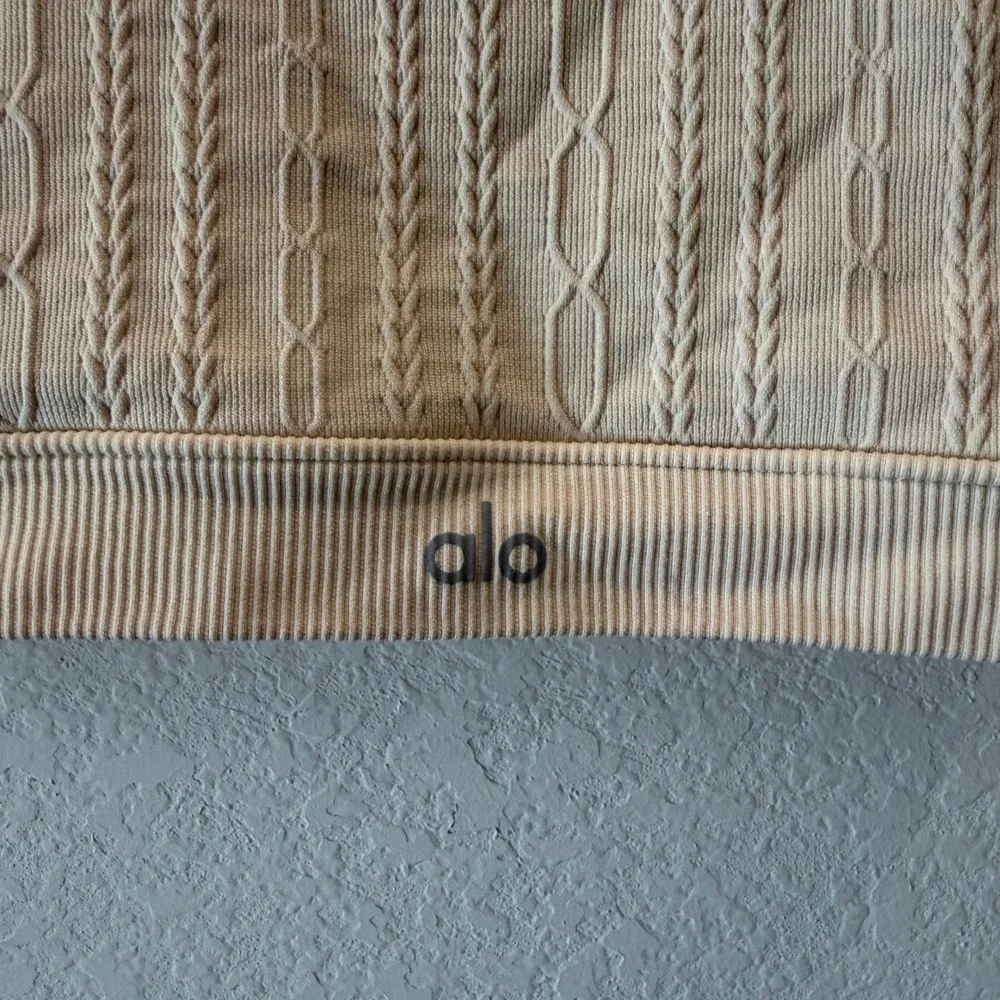 Alo Yoga Cable Knit Sports Bra Cream Beige Cutout Back W0432R
